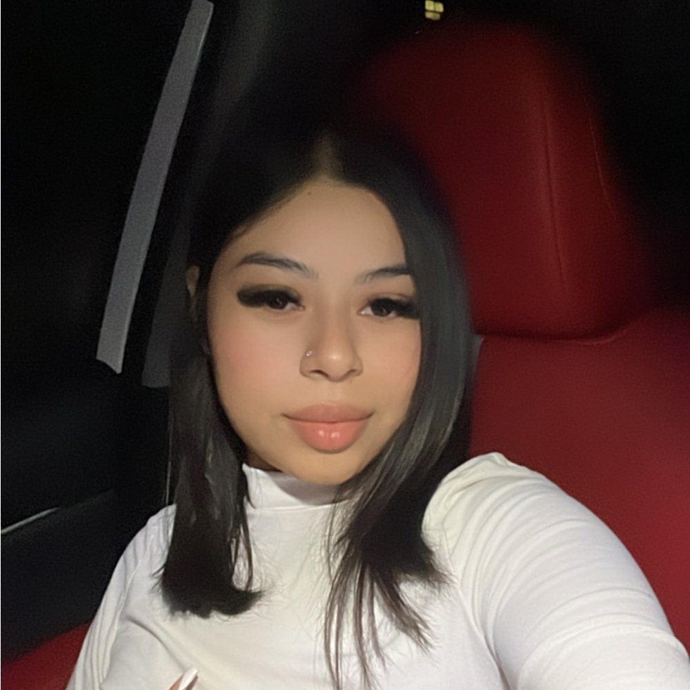 Meet your Posher, Yeimi